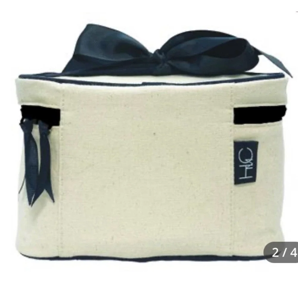 Hallmark Collectibles Makeup Bag‎